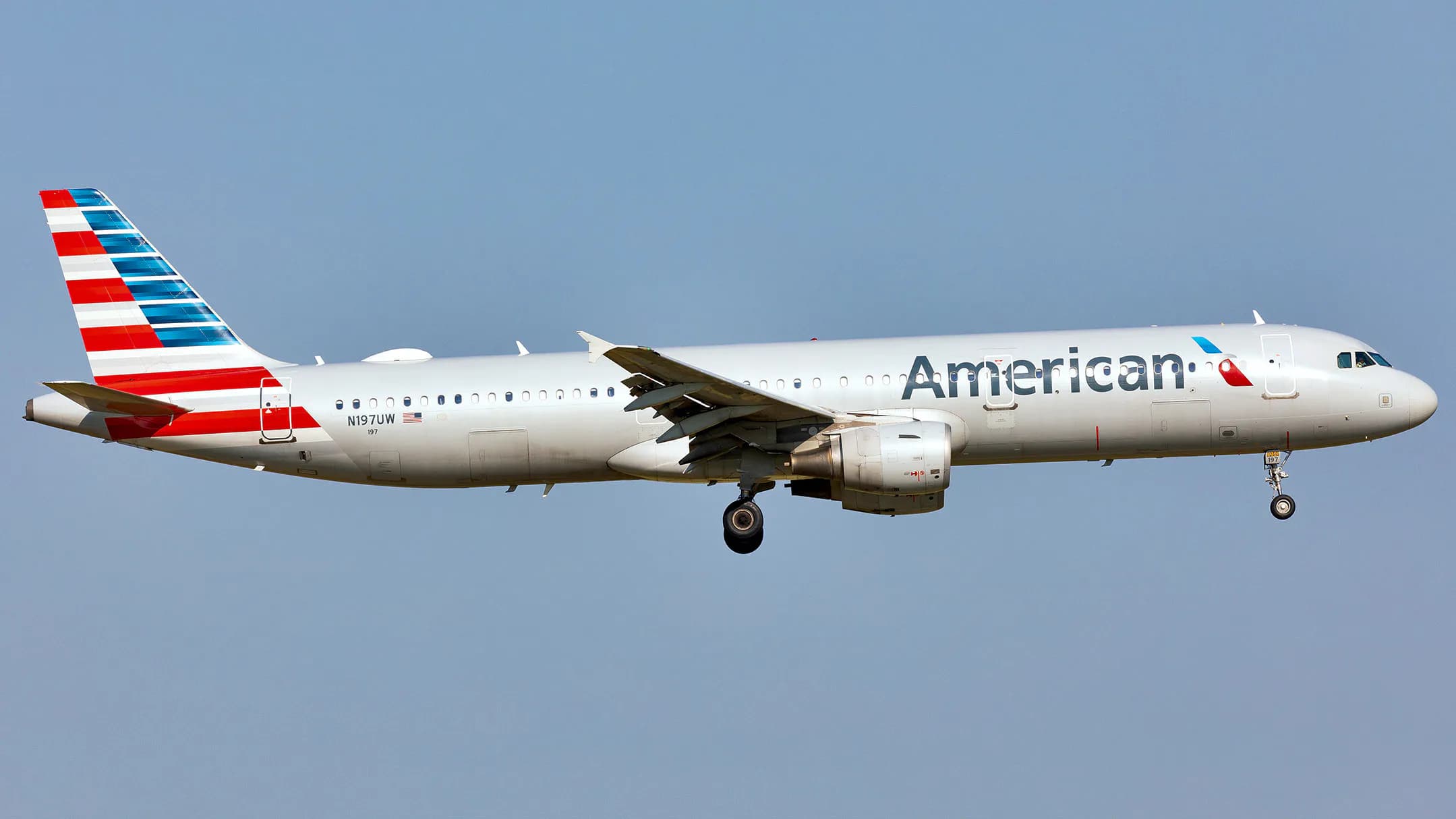 Laptop battery fire on American Airlines flight injures four