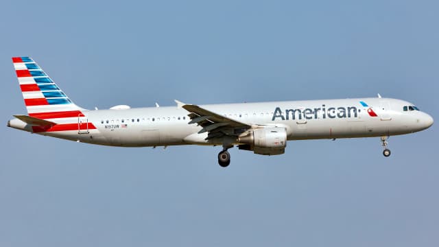 Laptop battery fire on American Airlines flight injures four