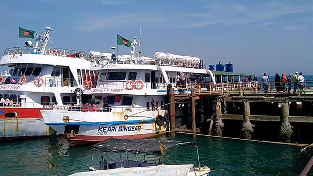 সেন্টমার্টিনে পর্যটকবাহী জাহাজ চলাচল বন্ধ - দ্বীপে আটকা ৩ শতাধিক পর্যটক