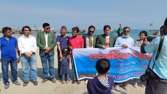 সেন্টমার্টিনে পরিবেশ রক্ষার দাবিতে মানববন্ধন