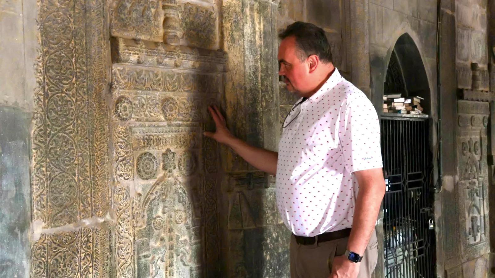 US ambassador visits historic Choto Sona Masjid, explores Bangladesh’s heritage