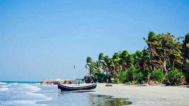 যোগাযোগ বিচ্ছিন্ন জনপ্রিয় পর্যটন কেন্দ্র সেন্টমার্টিন