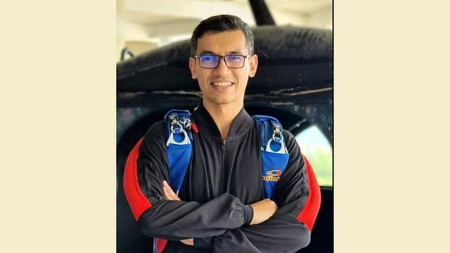 ৪১ হাজার ফুট উঁচুতে উড়োজাহাজ থেকে লাফ দেবেন আশিক চৌধুরী