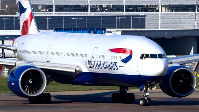 British Airways 777 returns to Heathrow after cabin pressure loss