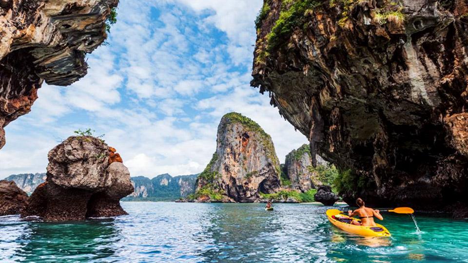 Thailand offers fourth anti-coronavirus shot in tourist spots
