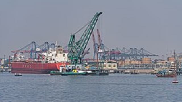 যুদ্ধের সুবিধা পাচ্ছে করাচি বন্দর