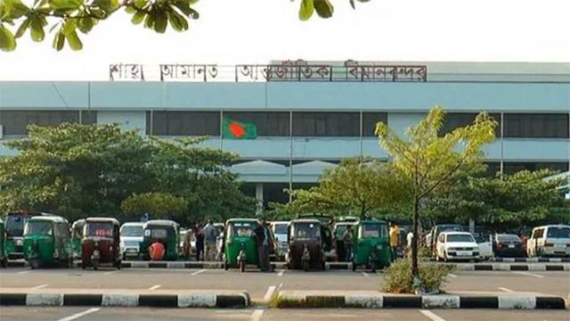 বিমানবন্দরে হারানো পাসপোর্ট ফিরে পেয়ে আবেগাপ্লুত যাত্রী