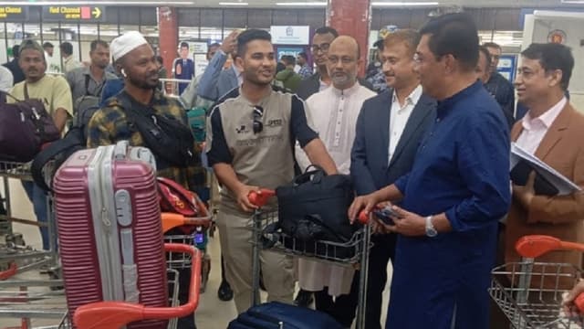 মধ্যরাতে শাহজালালে প্রতিমন্ত্রী মিল্লাত