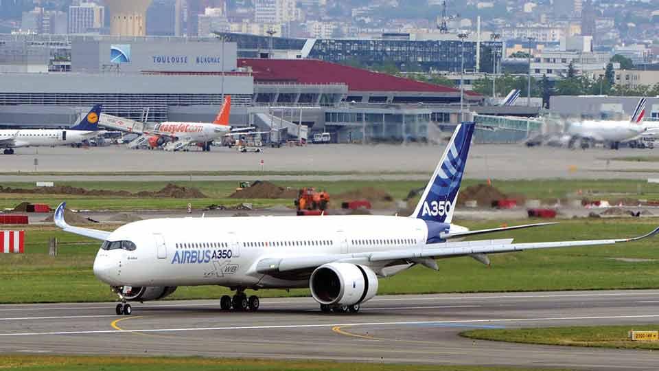 BD commits to order 10 A350s : French President Macron