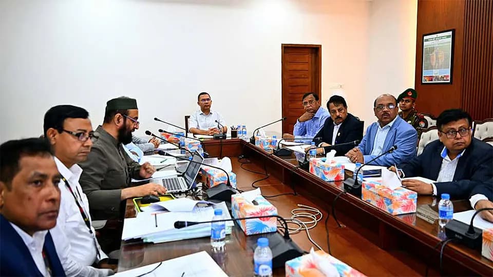 Govt plans private water bus service in Dhaka