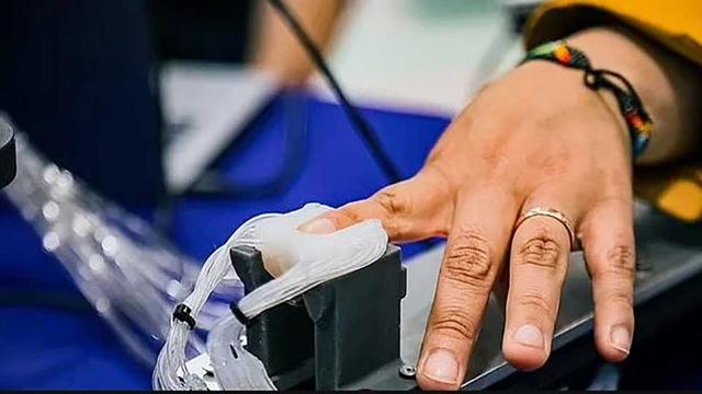 দূর থেকে স্পর্শের অনুভূতি দেবে যন্ত্র