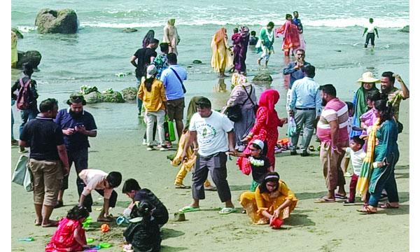 ঠাঁই নেই দশা পর্যটন শহরে