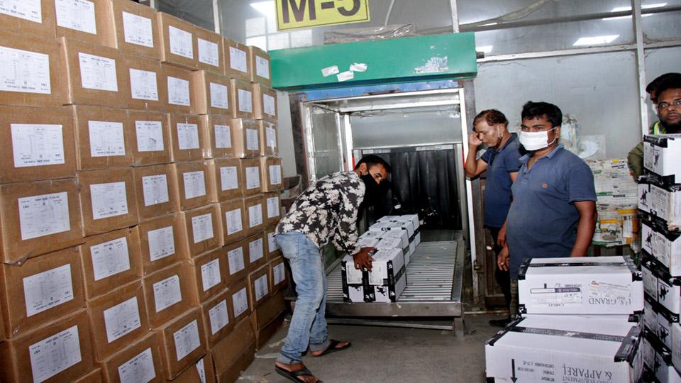 Cargo crisis: Only one EDS scanner running at Dhaka Airport