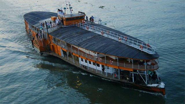 নদী পর্যটনে ফের ফিরছে প্যাডেল স্টিমার