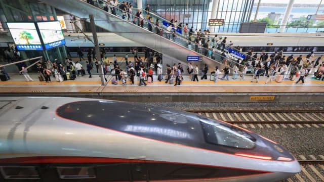 Guangzhou High-Speed Rail Station handles record 1m passengers in a day