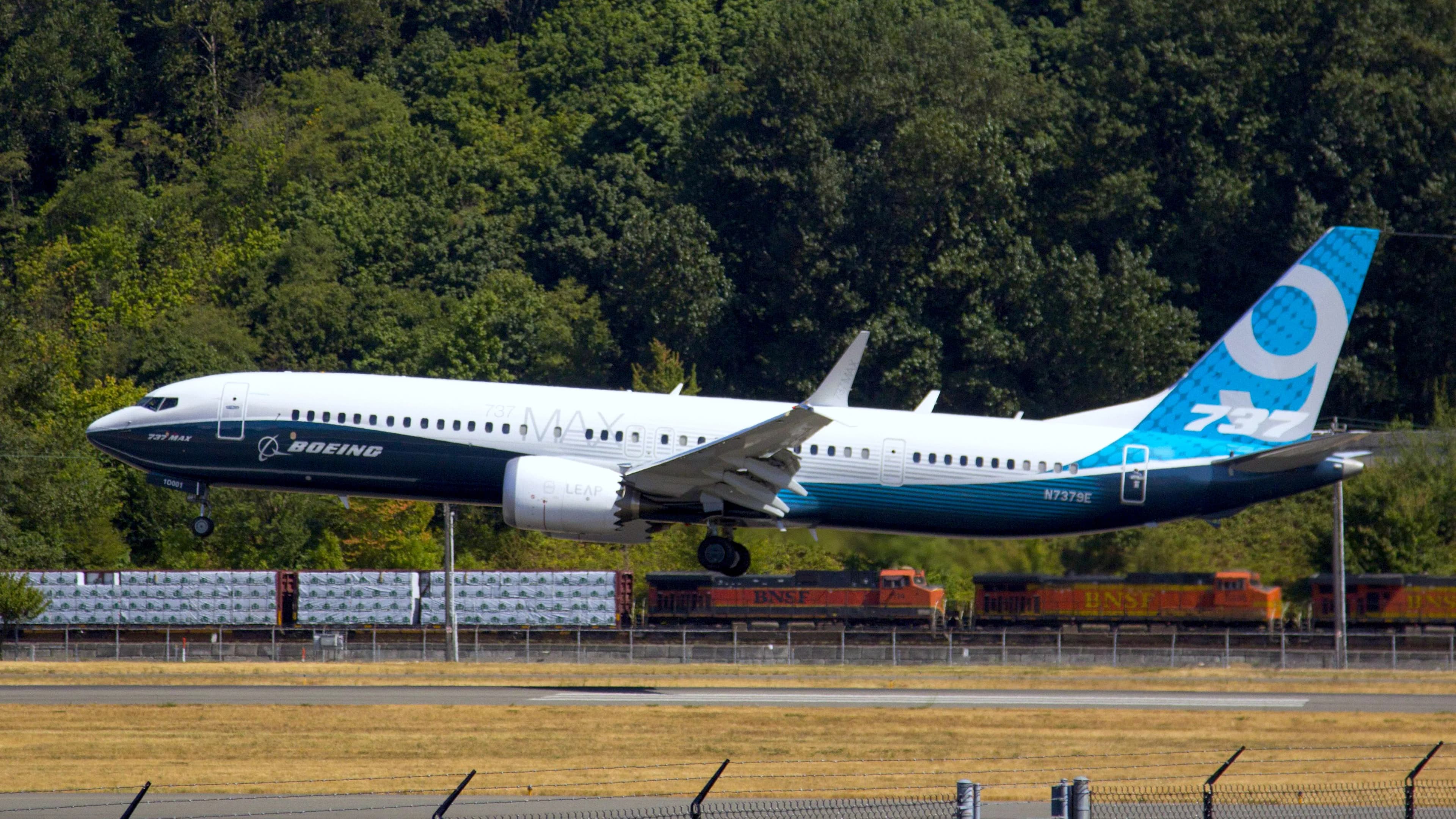 Boeing warns of 737 MAX software flaw in landing navigation