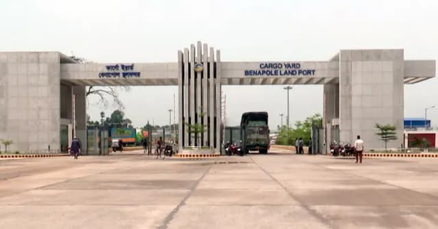 আজ বেনাপোল-পেট্রাপোল দিয়ে আমদানি-রপ্তানি বন্ধ