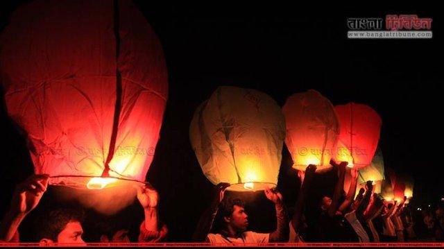 ফানুসের আলোয় ঝলমলে হয়ে উঠলো রাতের চট্টগ্রাম