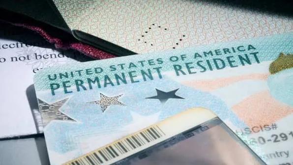 গ্রিন কার্ডের জন্য লাখ ডলার ফি নেয়ার পরিকল্পনা ট্রাম্পের