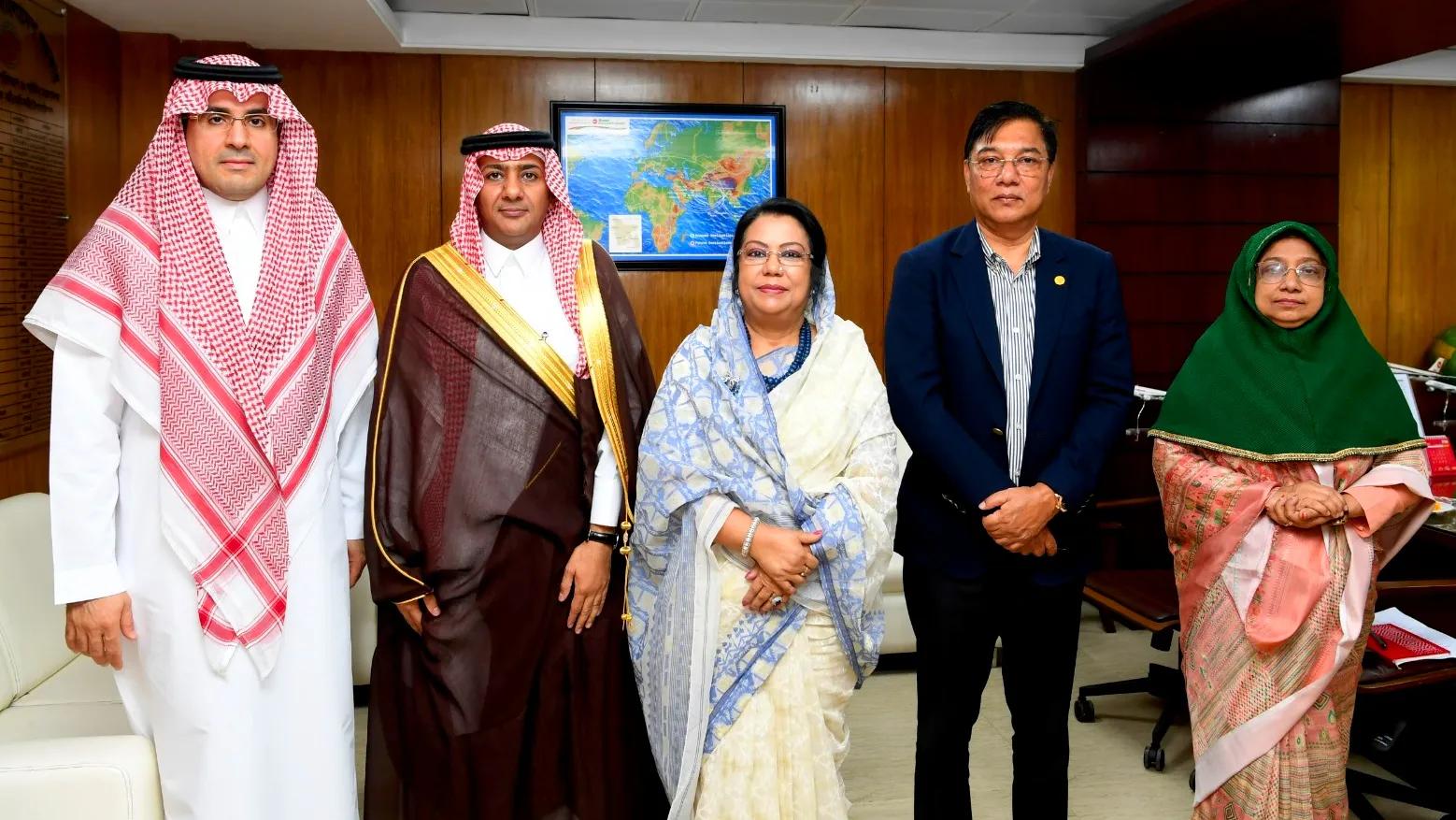 Bangladesh urges Saudi Arabia to reduce Hajj airfare, accommodation costs