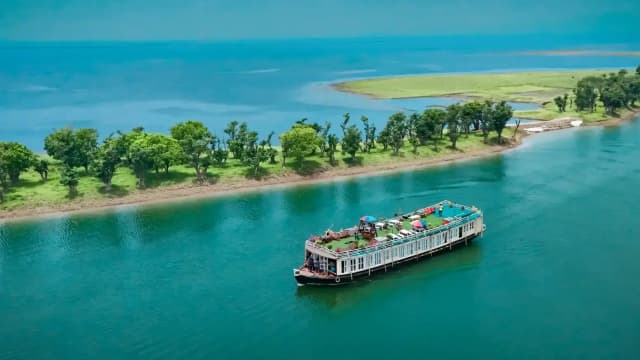 টাঙ্গুয়ার হাওড় : সৌন্দর্যের টানে বাড়ছে পর্যটন ও বিনিয়োগ