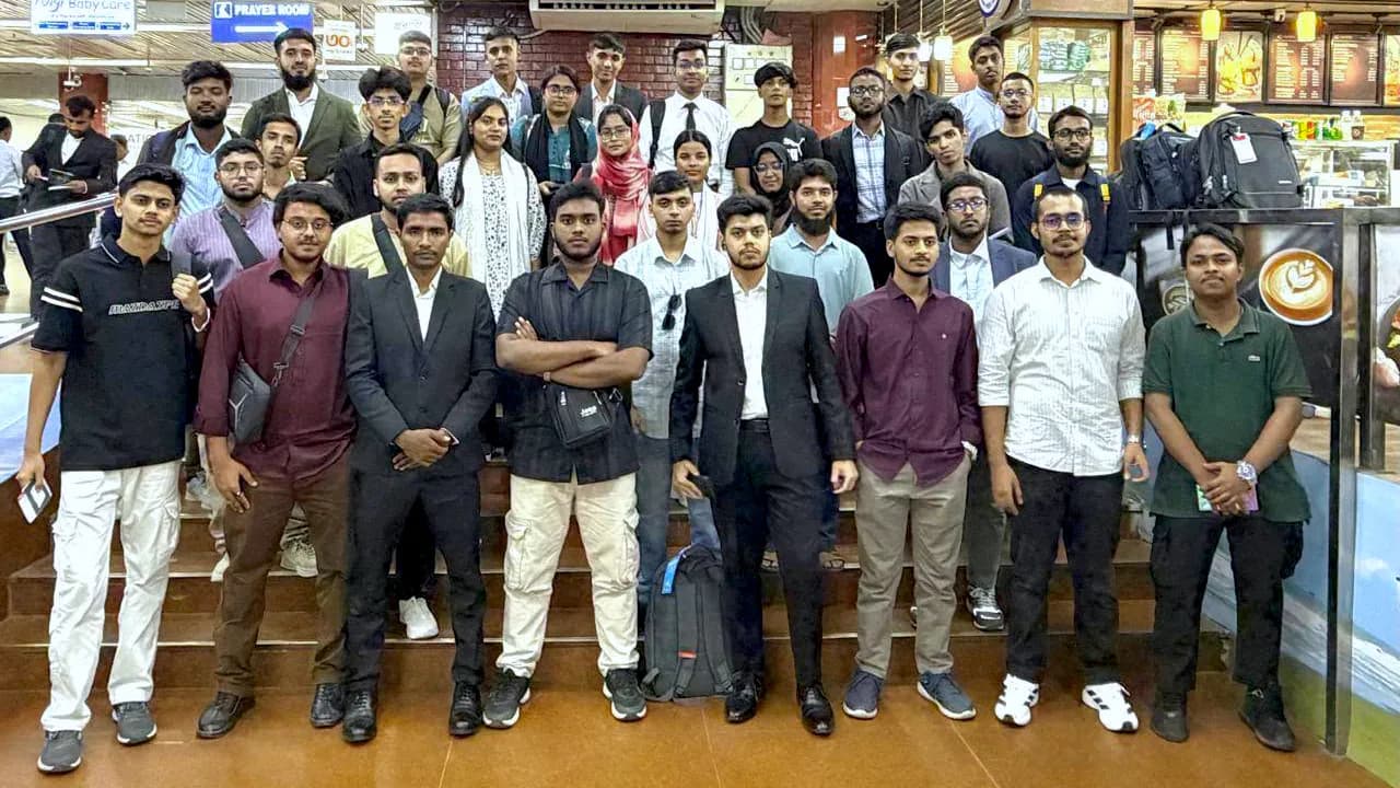 42 Bangladeshi students leave for Pakistan under scholarship program