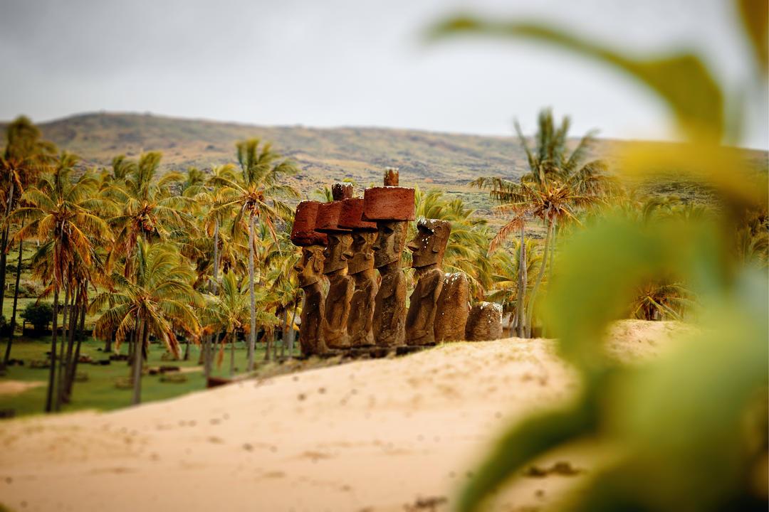 Easter Island residents oppose return of tourists