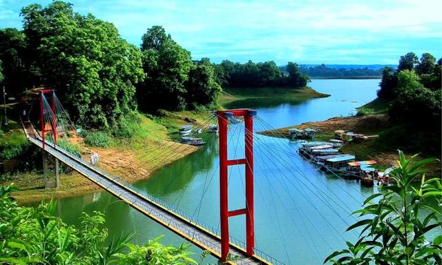 বৈচিত্র্য ভরপুর নিজের দেশ আগে দেখুন