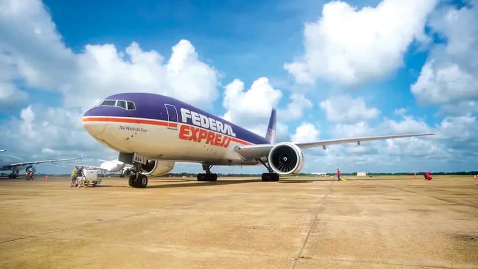 FedEx brings back classic livery on B777 in tribute to founder
