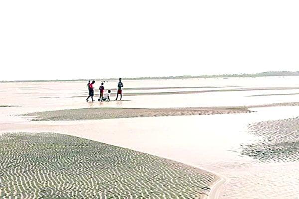 সাগরের বুকে জেগে উঠেছে মায়া দ্বীপ