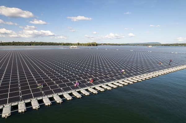 Thailand builds massive floating hydro-solar farm