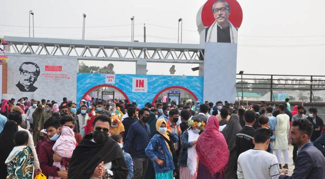 বাণিজ্যমেলায় শেষ সময়ে উপচেপড়া ভিড়
