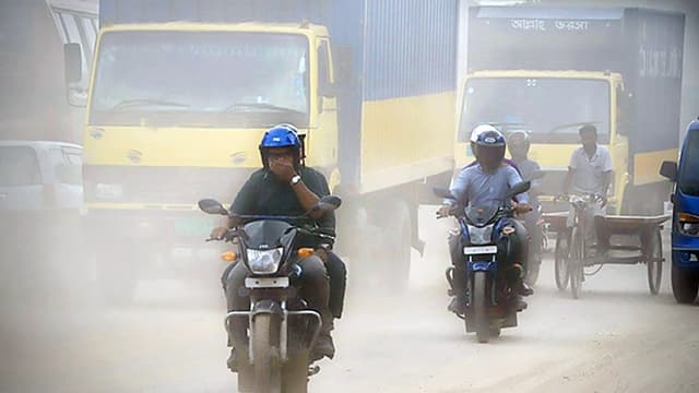 রাজধানী ঢাকা বায়ুদূষণের শীর্ষে