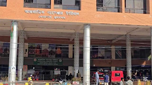 বিজনেস ভিসাও বন্ধ : ভারতগামী যাত্রী সংকটে বেনাপোল বন্দর