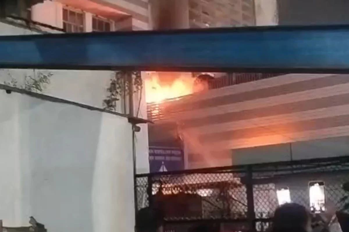 কলকাতা বিমানবন্দরের এটিসি ভবনে আগুন