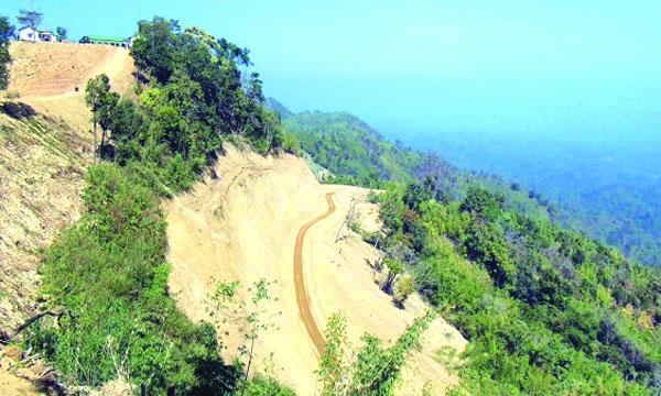 দৃশ্যমান একমাত্র সীমান্ত সড়ক - পর্যটন বিকাশে যোগ হবে আরেক পালক