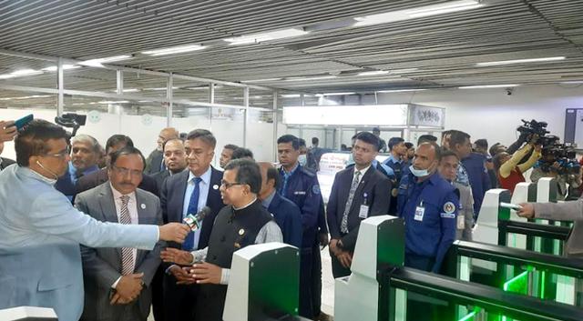 বিমানবন্দরে ভালো সেবা দিন - যাত্রী হয়রানি সহ্য করা হবে না : বিমান প্রতিমন্ত্রী