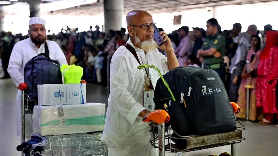 দেশে ফিরেছেন ৩২ হাজার ৮৩২ হাজি