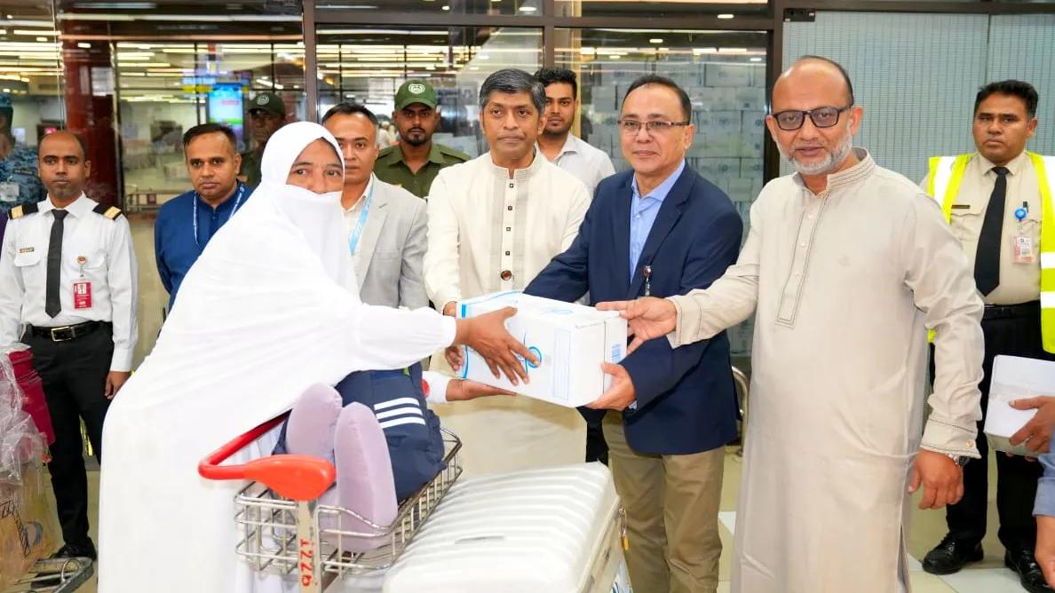 Biman welcomes first return Hajj flight from Saudi Arabia