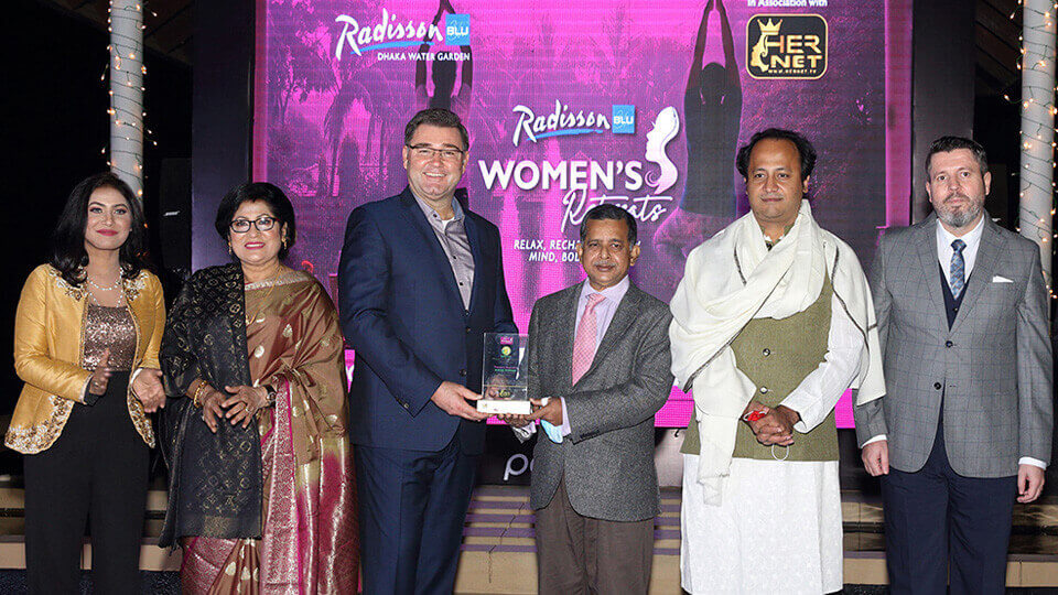 Radisson_Blu_Dhaka_wins_award_for_women_empowerment.jpg